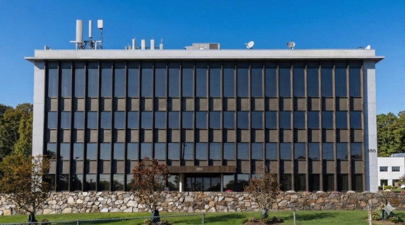 Exterior view Vein Treatment Clinic a modern medical office building under a clear blue sky.