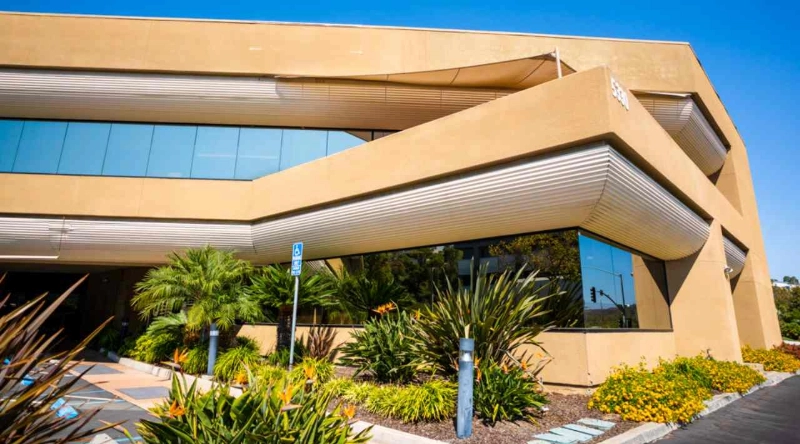 Exterior view Vein Treatment Clinic a modern medical office building under a clear blue sky.