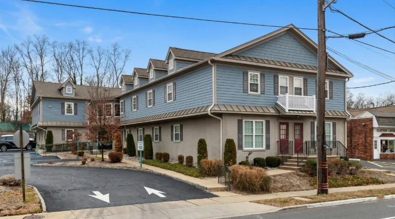Exterior view Vein Treatment Clinic a modern medical office building under a clear blue sky.