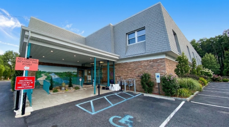 Exterior view Vein Treatment Clinic a modern medical office building under a clear blue sky.