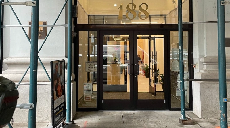 Exterior view Vein Treatment Clinic a modern medical office building under a clear blue sky.