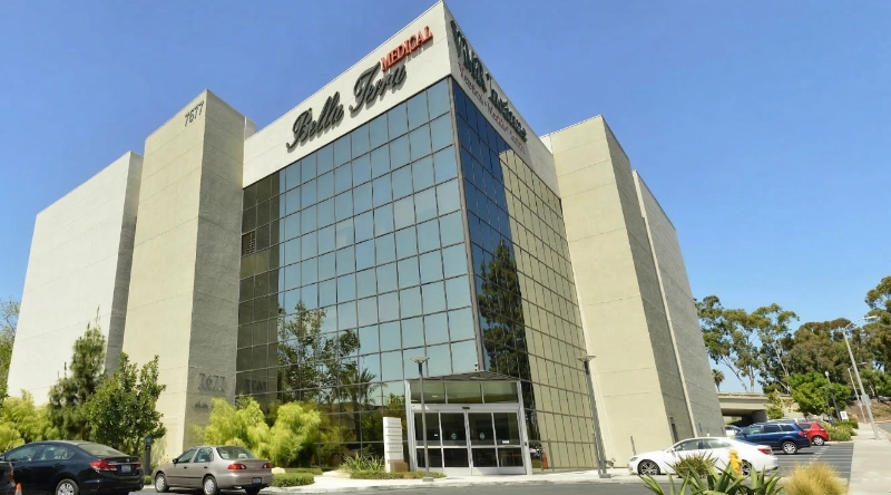 Exterior view Vein Treatment Clinic a modern medical office building under a clear blue sky.
