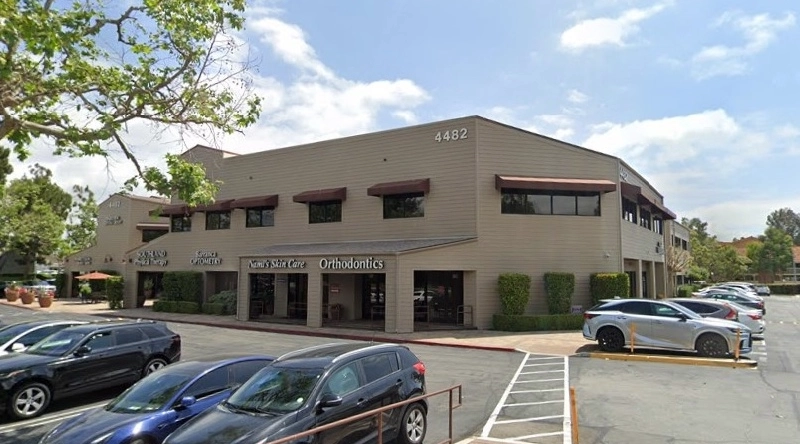 Exterior view Vein Treatment Clinic a modern medical office building under a clear blue sky.