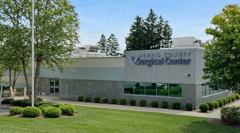 Exterior view Vein Treatment Clinic a modern medical office building under a clear blue sky.