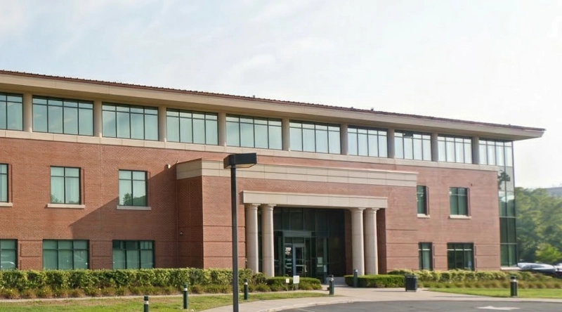 Exterior view Vein Treatment Clinic a modern medical office building under a clear blue sky.