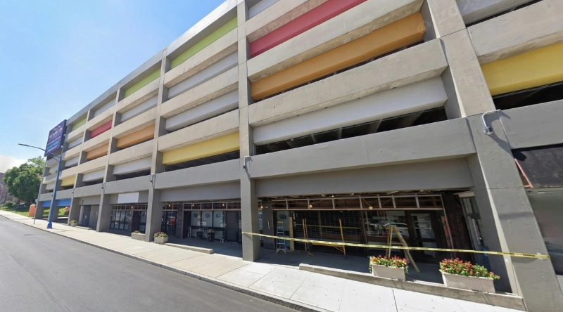 Exterior view Vein Treatment Clinic a modern medical office building under a clear blue sky.