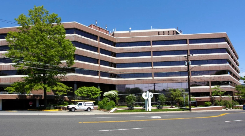 Exterior view Vein Treatment Clinic a modern medical office building under a clear blue sky.