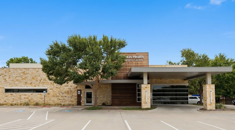 Exterior view Vein Treatment Clinic a modern medical office building under a clear blue sky.