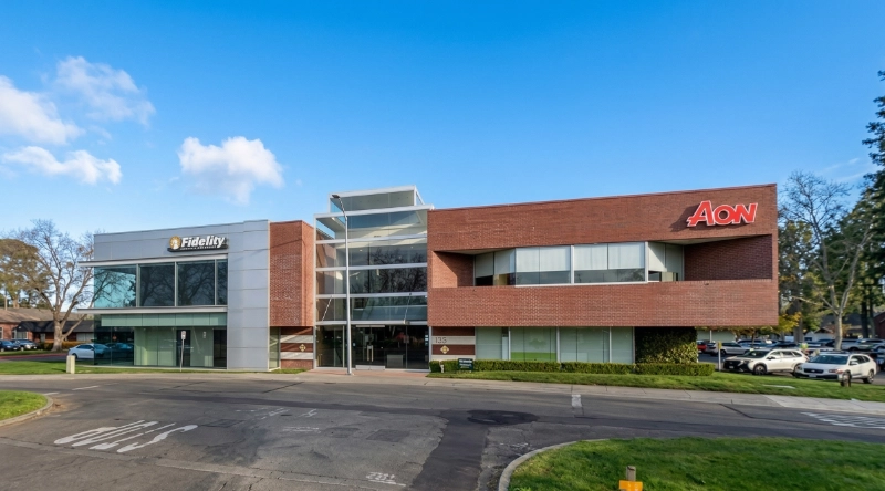 Exterior view Vein Treatment Clinic a modern medical office building under a clear blue sky.