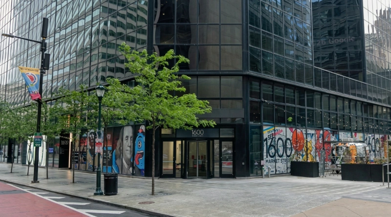 Exterior view Vein Treatment Clinic a modern medical office building under a clear blue sky.