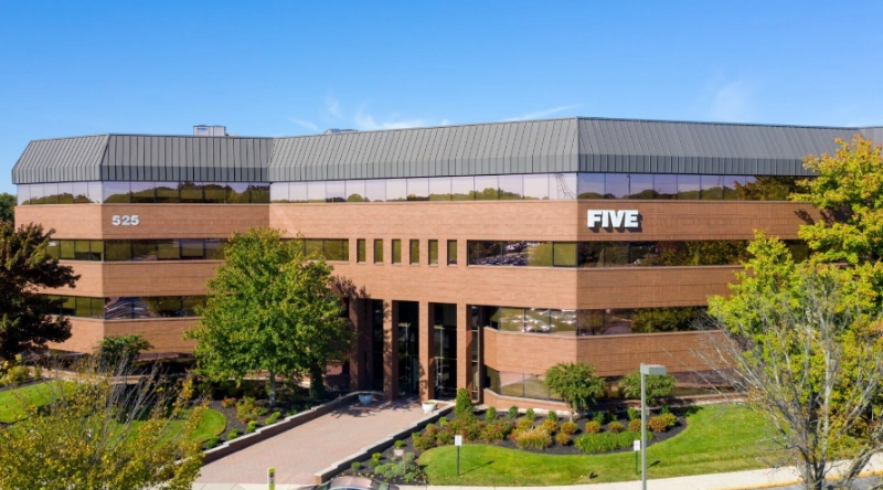 Exterior view Vein Treatment Clinic a modern medical office building under a clear blue sky.