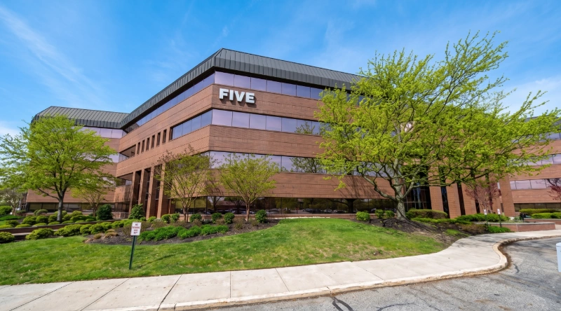 Exterior view Vein Treatment Clinic a modern medical office building under a clear blue sky.
