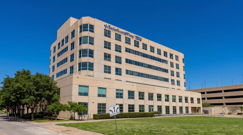 Exterior view Vein Treatment Clinic a modern medical office building under a clear blue sky.