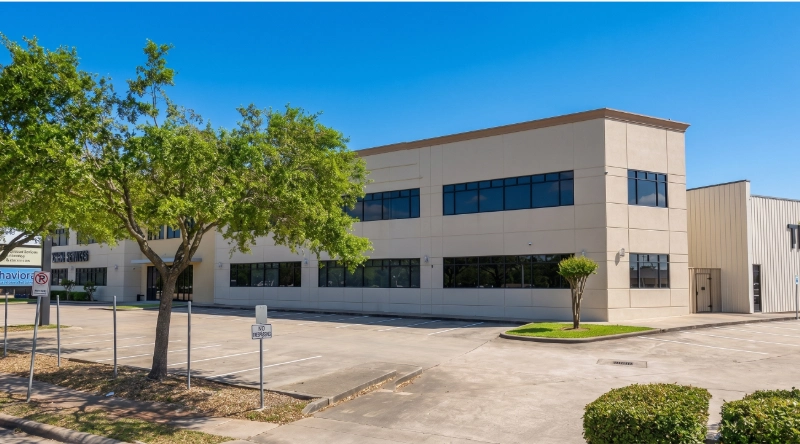 Exterior view Vein Treatment Clinic a modern medical office building under a clear blue sky.